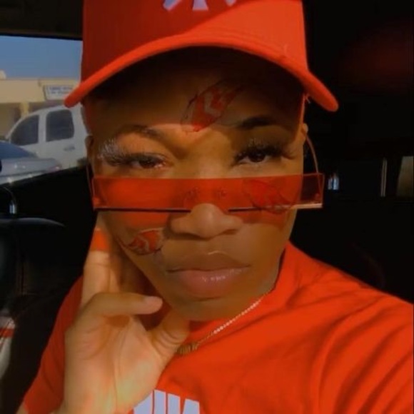 Meet your Posher, Camm - Picture 1 of 1